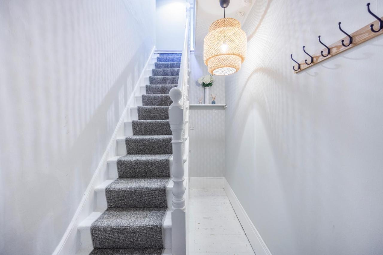 Welcomestay Colliers Wood Two Bed Apartment - Home Away From Home Лондон Екстер'єр фото