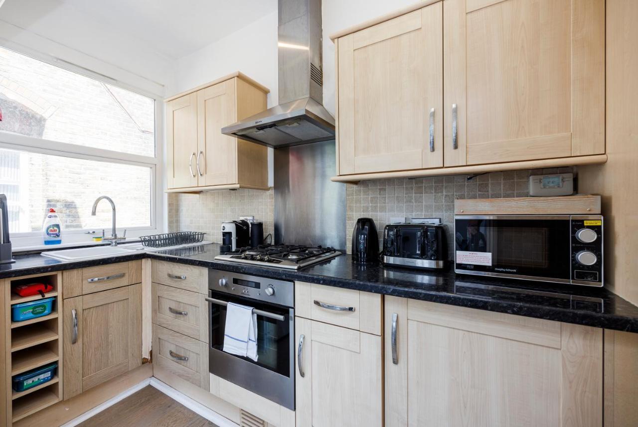 Welcomestay Colliers Wood Two Bed Apartment - Home Away From Home Лондон Екстер'єр фото