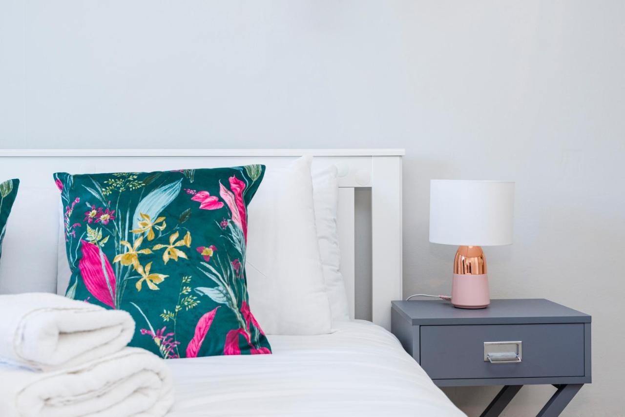 Welcomestay Colliers Wood Two Bed Apartment - Home Away From Home Лондон Екстер'єр фото